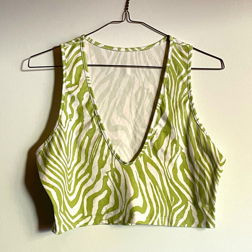 Low V cropped tank top with green zebra print
